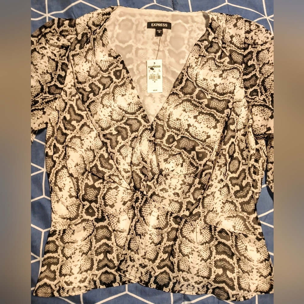 Express Snake Skin Top - Picture 4 of 5
